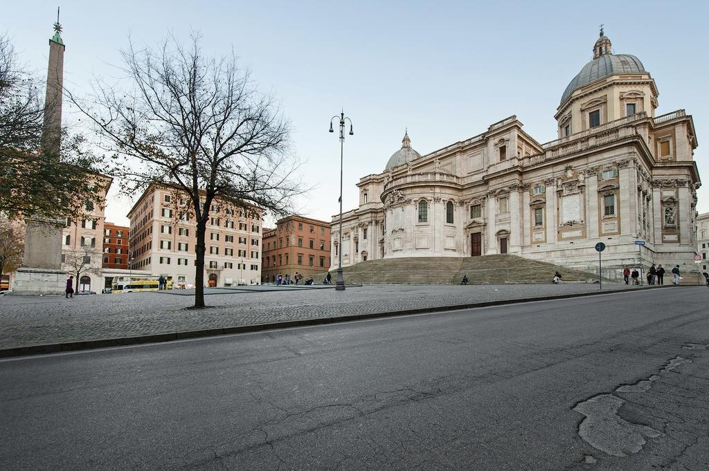 White Flat Colosseo Rom