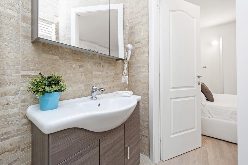 Apartment White Flat Colosseo *