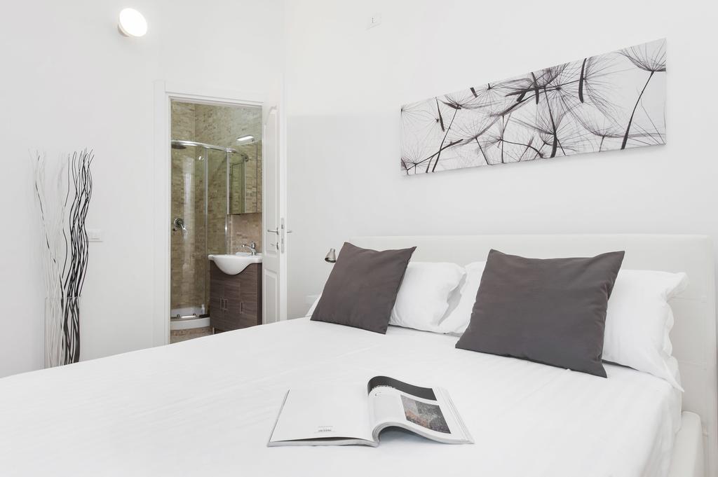 White Flat Colosseo Apartment *
