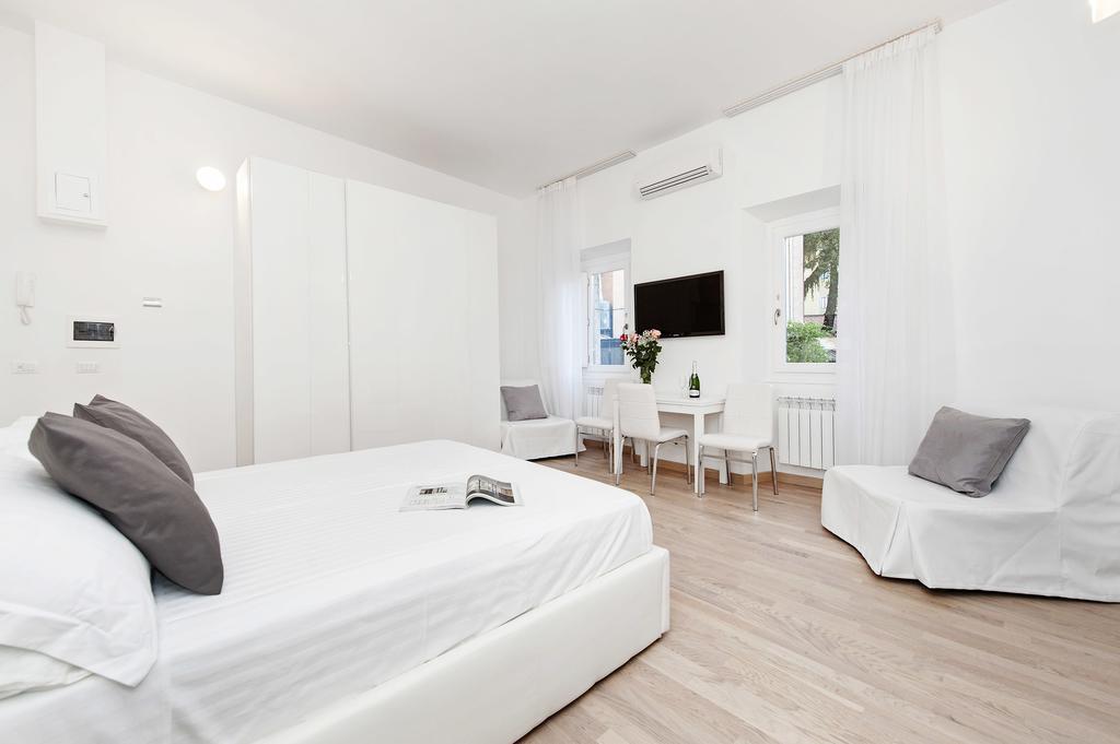 White Flat Colosseo Apartment